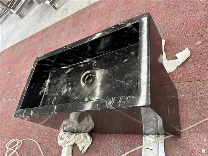 Svartur granít svuntuvaskur