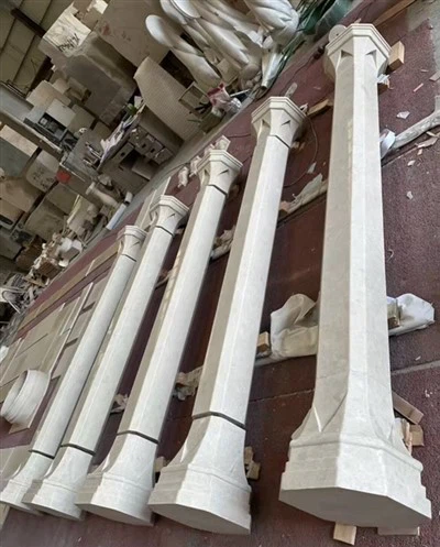 Ferkantaðar marmarasúlur